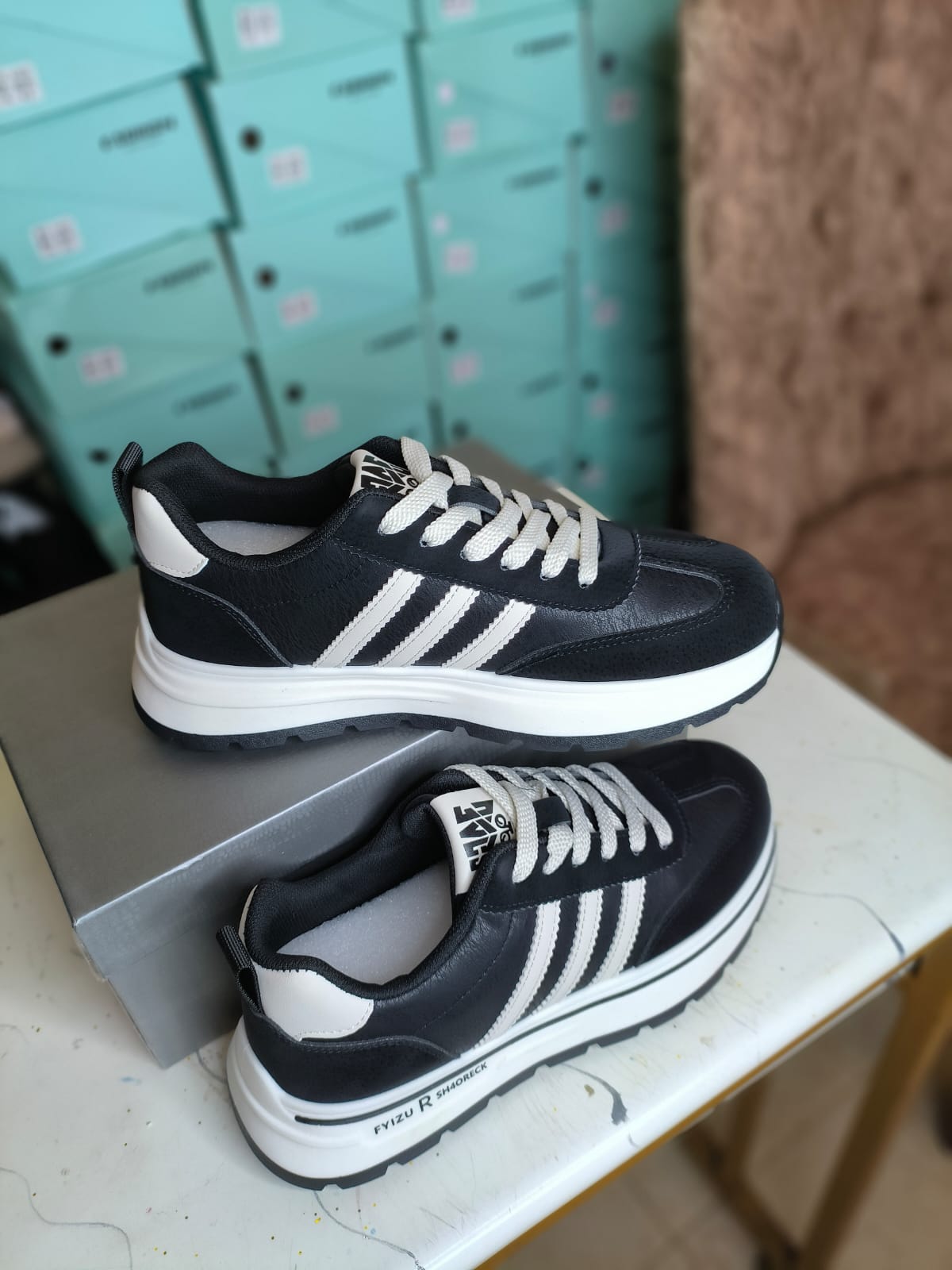 Fyizu (Beige/Blacks)