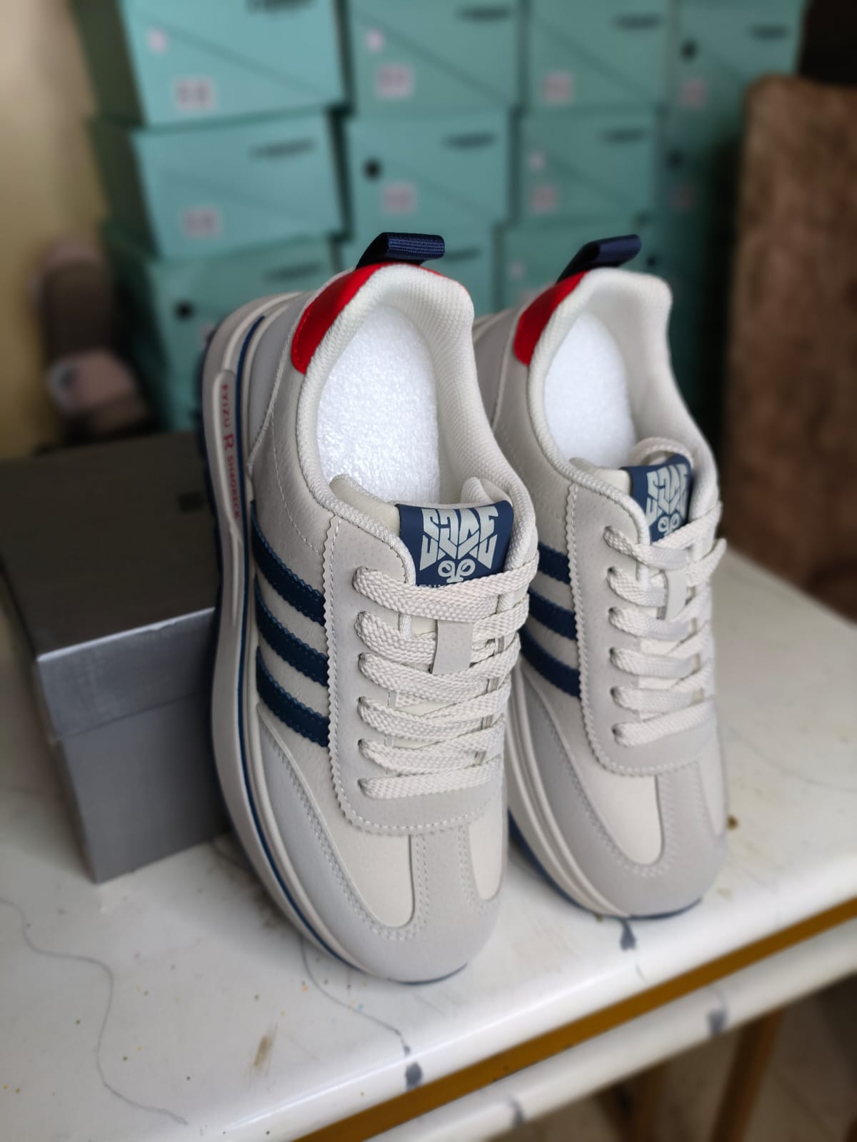 Fyizu (Beige/Blacks)
