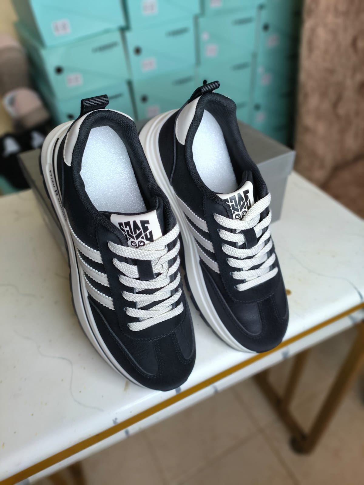Fyizu (Beige/Blacks)